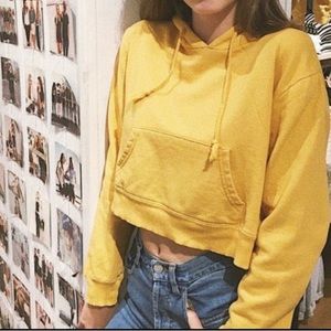 Brandy Melville cropped hoodie ✨